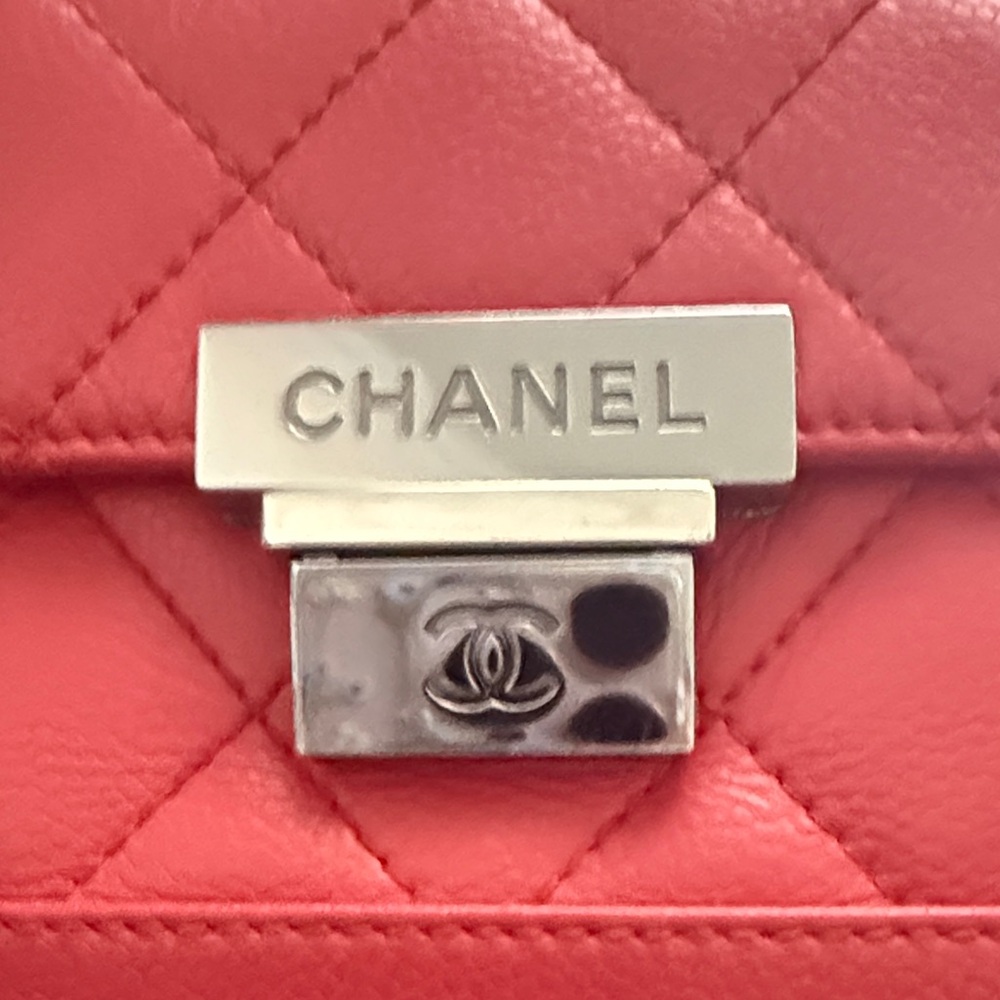 Pre owned Chanel Red caviar leather accordion shoulder bag - Picture 2 of 12
